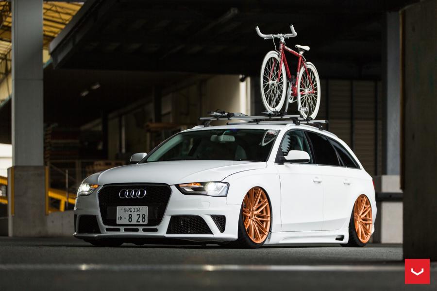 Audi A4 Avant 2.0T Quattro on Vossen Wheels (VFS4) 2018 года  (JP) (фото 1 из 38)